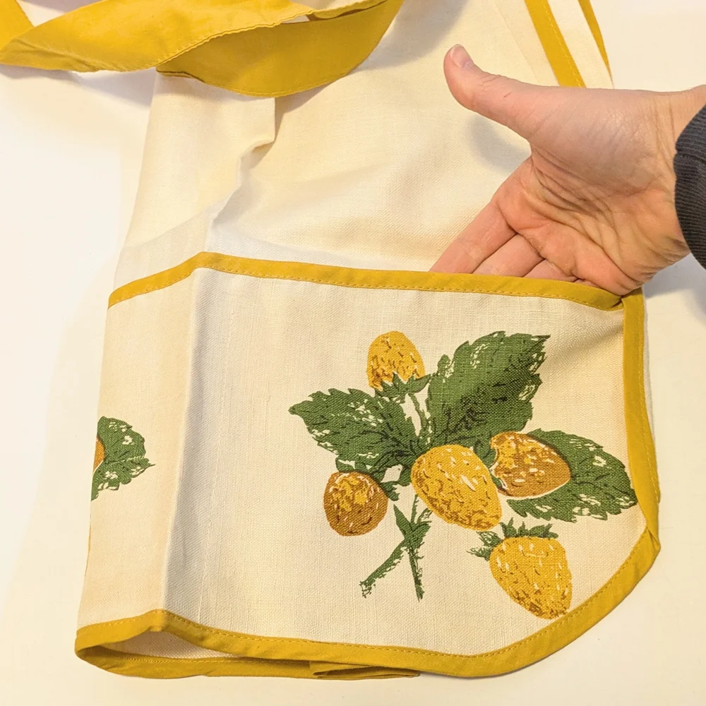 Vintage Apron with Yellow Floral Trim and Leaf Design - Picture 4 of 8